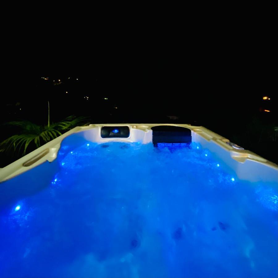 Ti Karet - Charmant Logement Avec Jacuzzi Et Vue Mer Terre-De-Haut Exterior photo