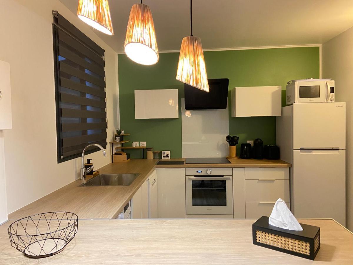 Ti Karet - Charmant Logement Avec Jacuzzi Et Vue Mer Terre-De-Haut Exterior photo
