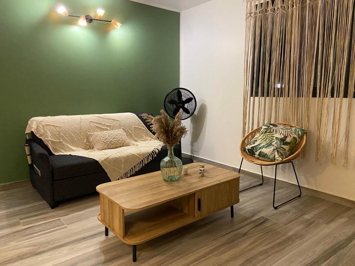Ti Karet - Charmant Logement Avec Jacuzzi Et Vue Mer Terre-De-Haut Exterior photo